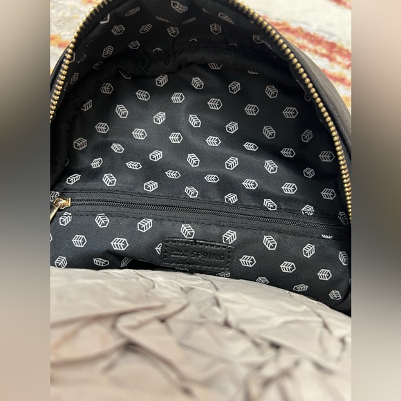 Backpack - Picture 5 of 6